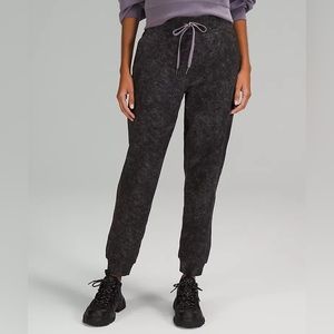 Scuba High-Rise French Terry Jogger/Denim Wash Print Dusky Lavender Black/Sz 6